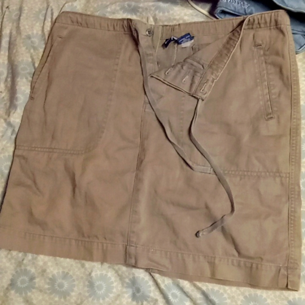 Brown colored size small GAP skirt